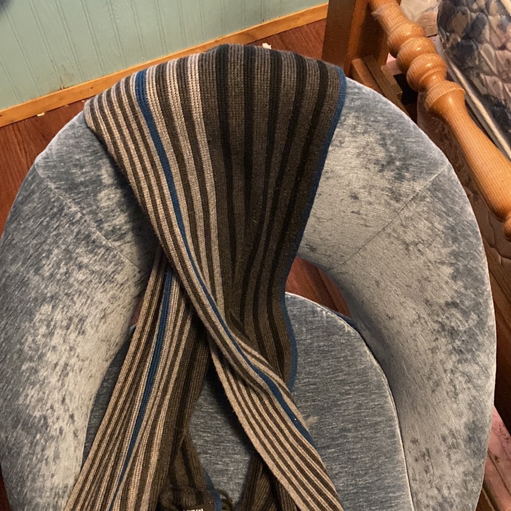 Apt 9 Scarf - Picture 3 of 3
